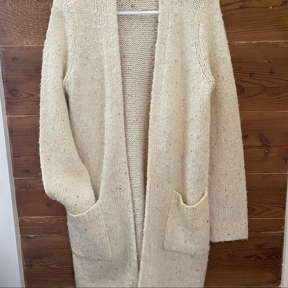 Two Comfy Sweaters 🍂🍁❄️ - Picture 7 of 11